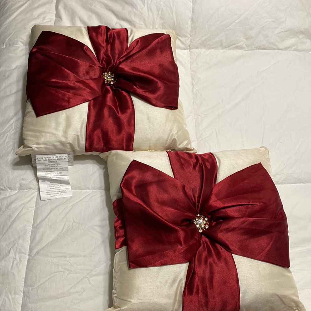 Set of 2 square 15” beautiful bow pillows with a center jewel.